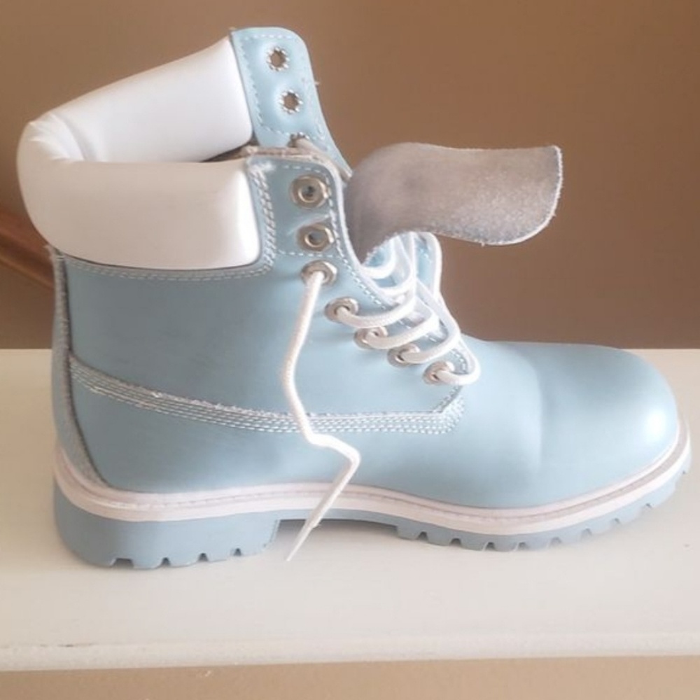 Timberlands - Picture 2 of 2